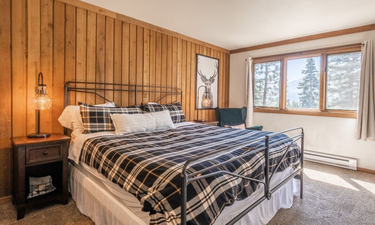 Photo of Bedroom in Mammoth Lakes
