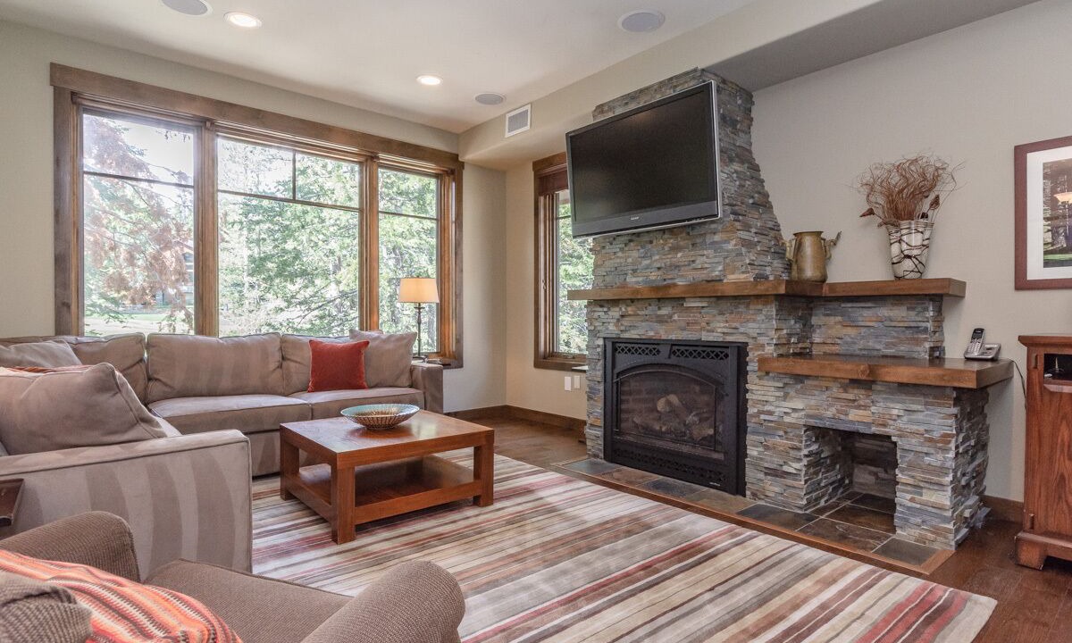 Photo of Livingroom in Woodwinds