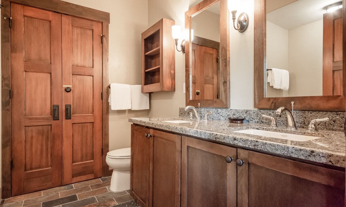 Photo of Bathroom in Woodwinds