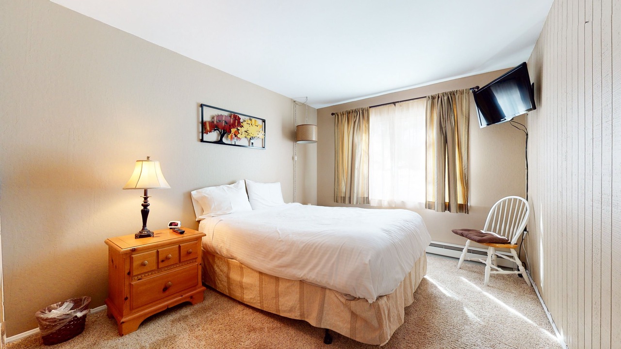Photo of Bedroom in Mammoth Lakes