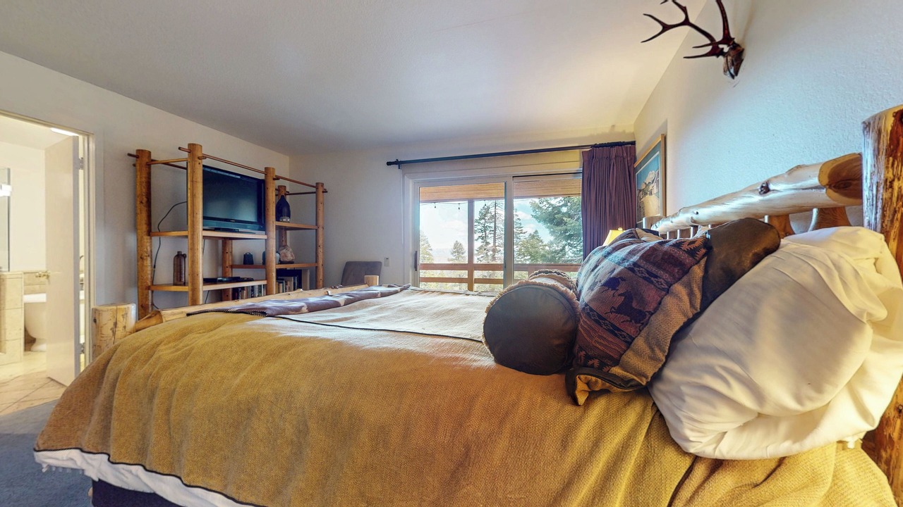 Photo of Bedroom in Mammoth Lakes