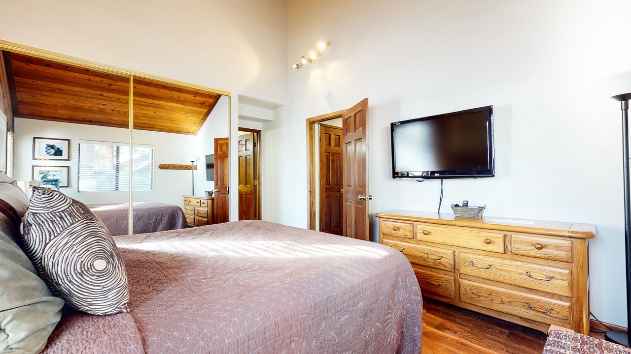 Photo of Bedroom in Mammoth Lakes