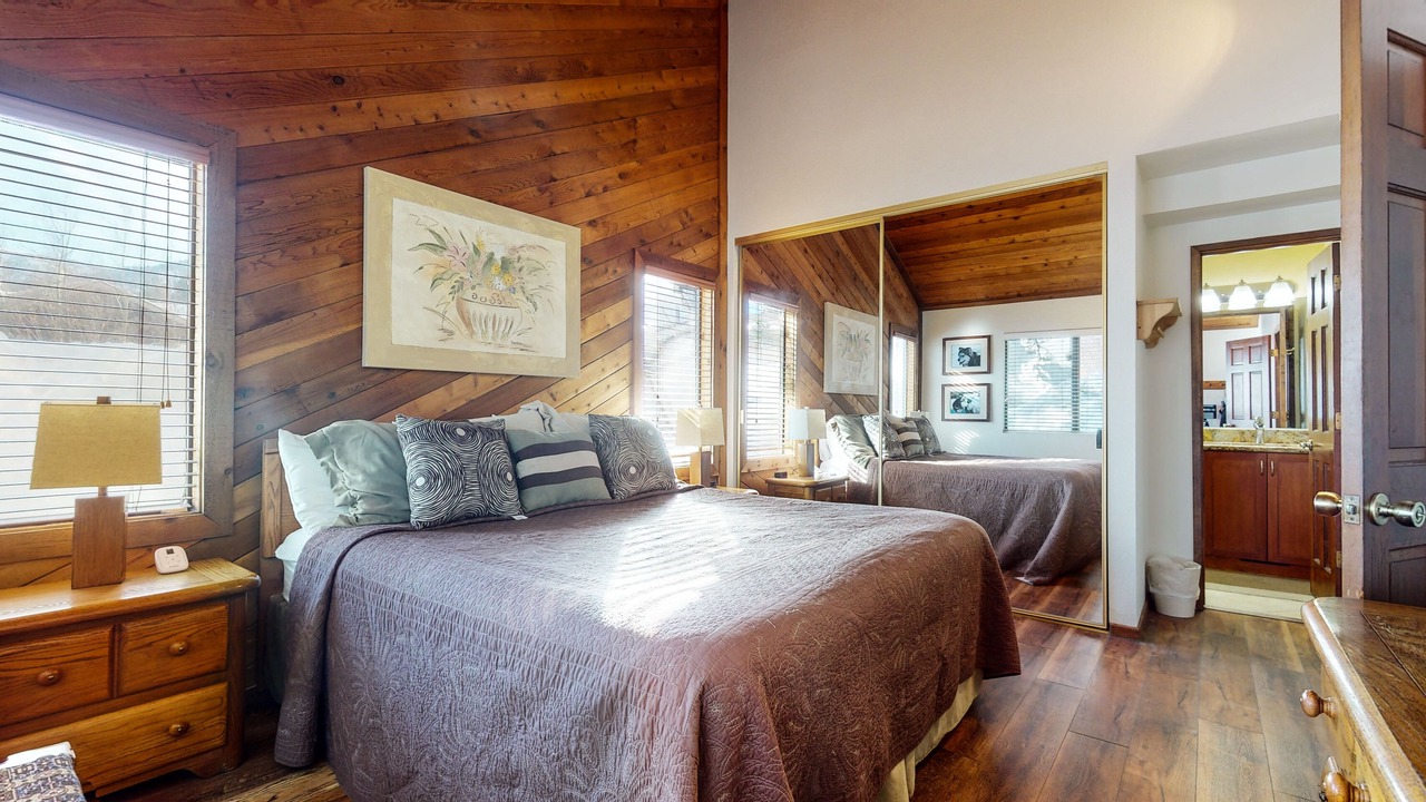 Photo of Bedroom in Mammoth Lakes