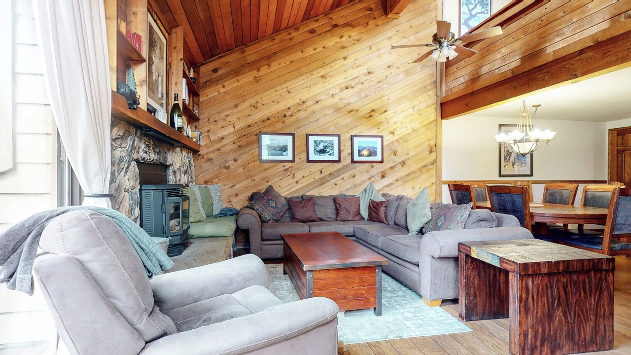 Photo of Livingroom in Mammoth Lakes