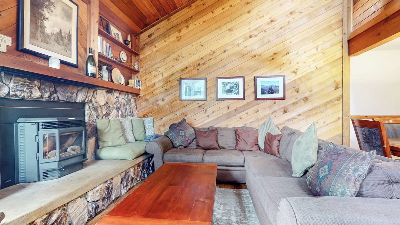 Photo of Livingroom in Mammoth Lakes