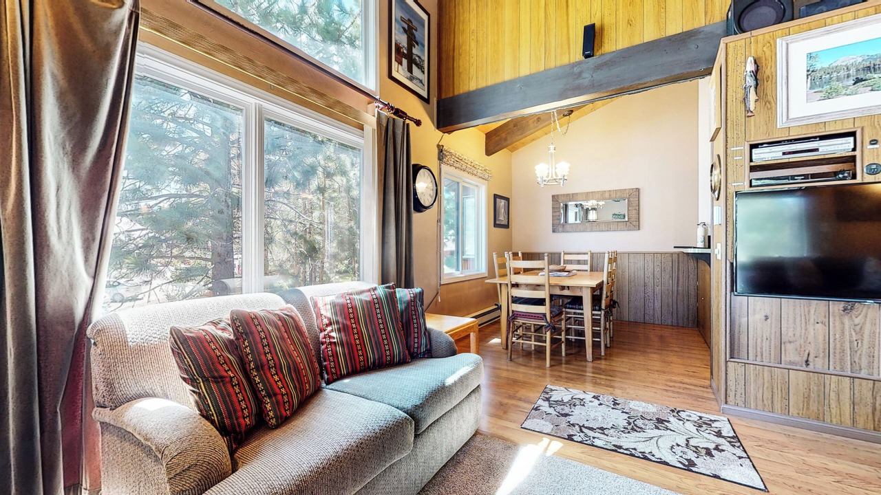 Photo of Livingroom in Mammoth Lakes