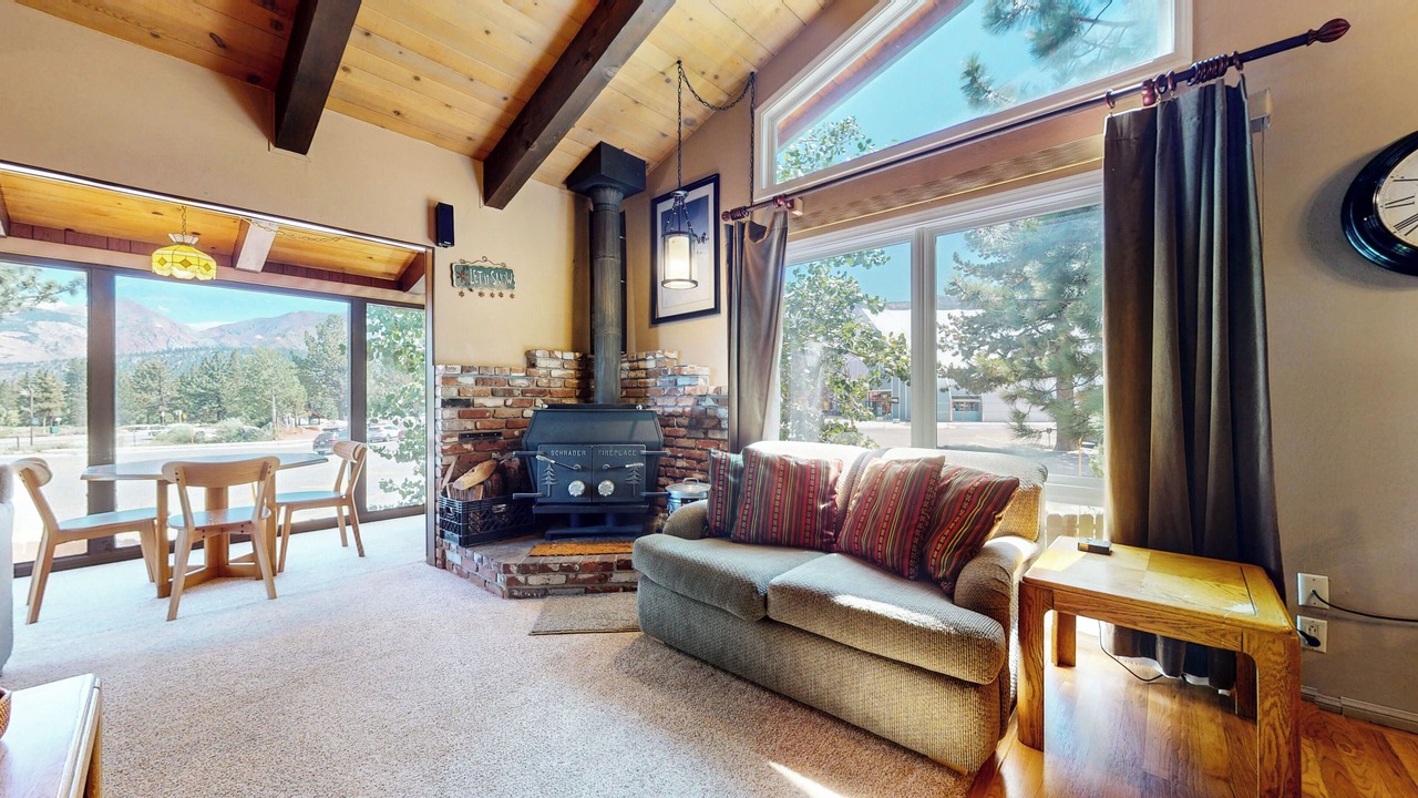 Photo of Livingroom in Mammoth Lakes