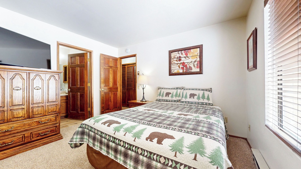 Photo of Bedroom in Mammoth Lakes