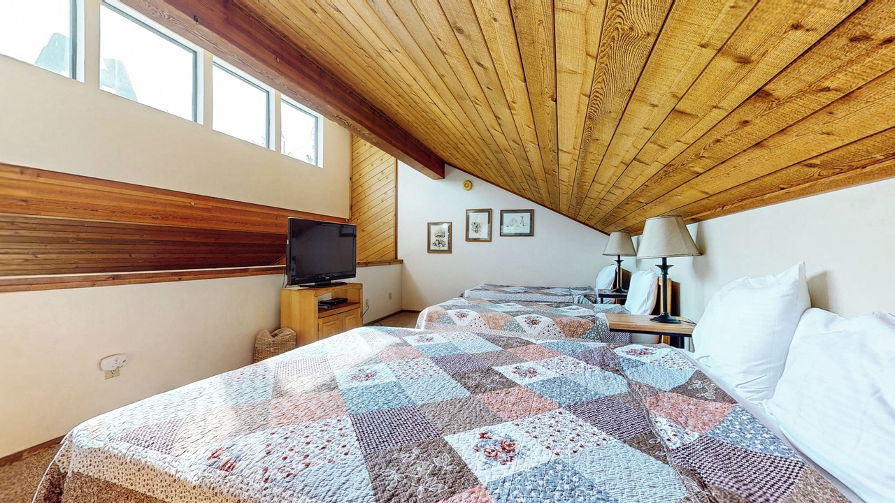 Photo of Bedroom in Mammoth Lakes