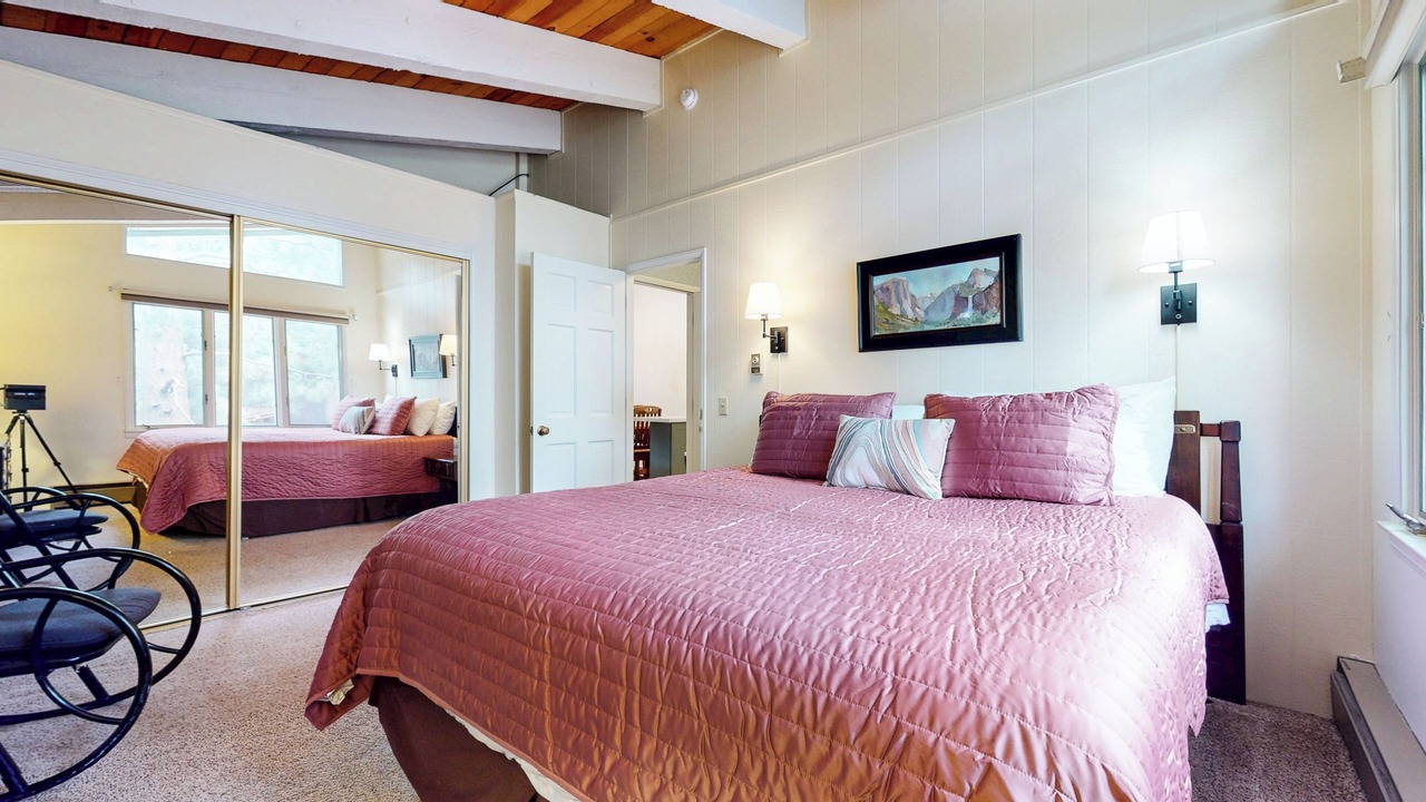 Photo of Bedroom in Mammoth Lakes