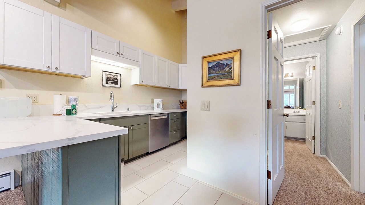 Photo of Kitchen in Mammoth Lakes