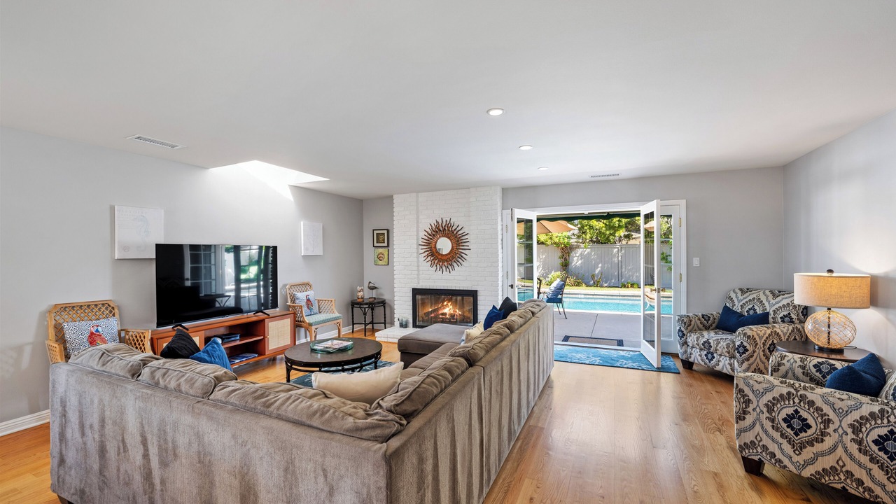 Photo of Livingroom in Pierpont Bay