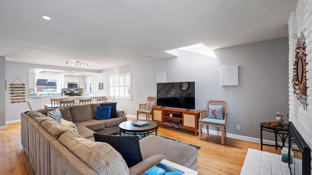 Photo of Livingroom in Pierpont Bay