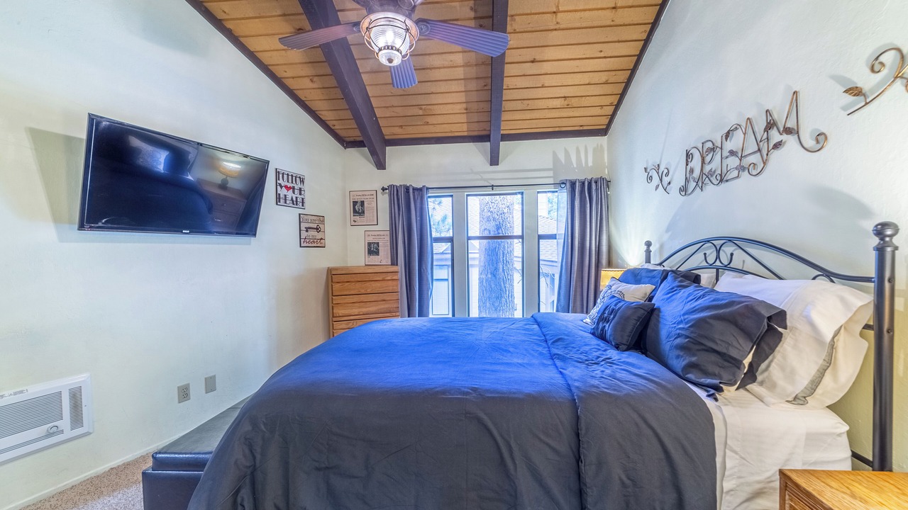 Photo of Bedroom in Mammoth Lakes