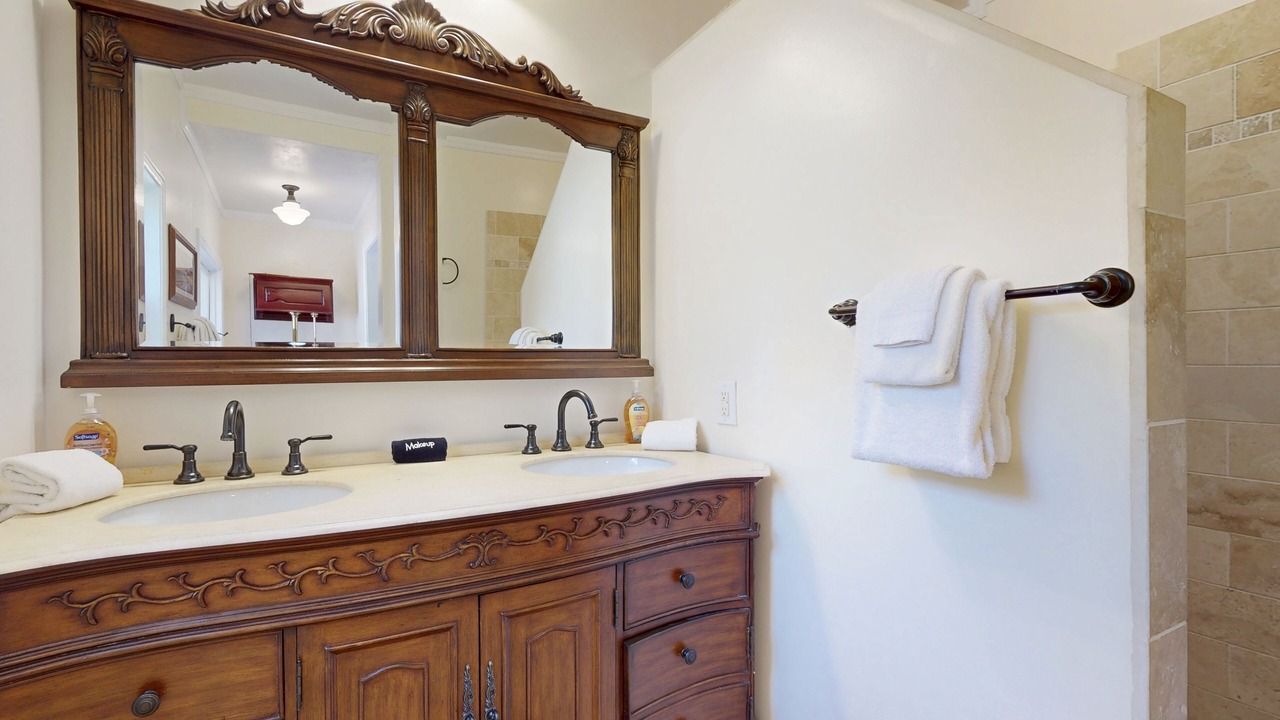 Photo of Bathroom in Elk