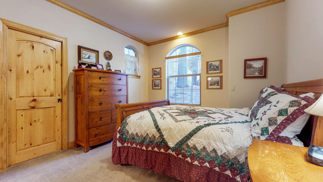Photo of Bedroom in Shaver Lake