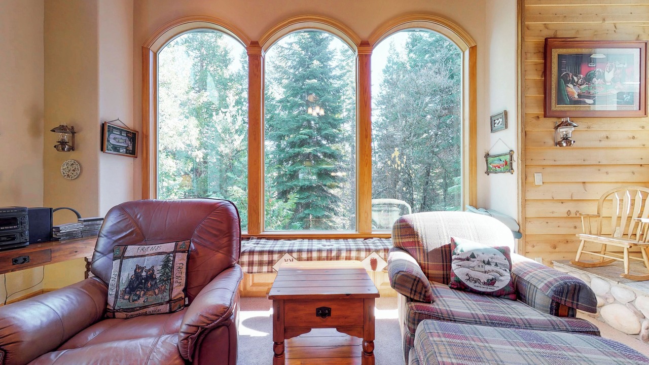 Photo of Livingroom in Shaver Lake