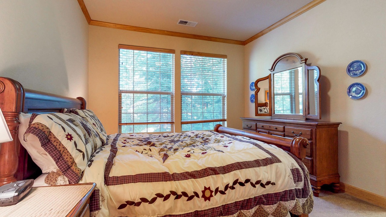 Photo of Bedroom in Shaver Lake