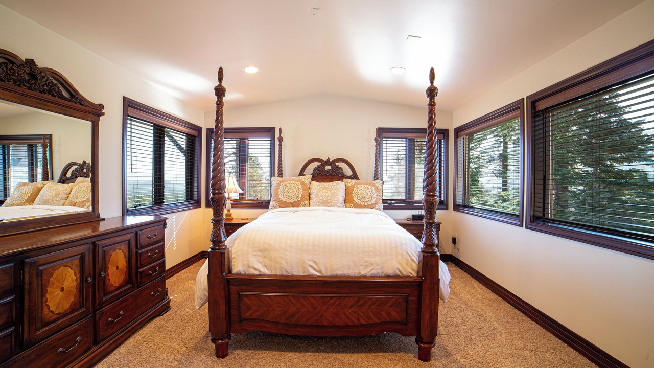 Photo of Bedroom in Mammoth Lakes