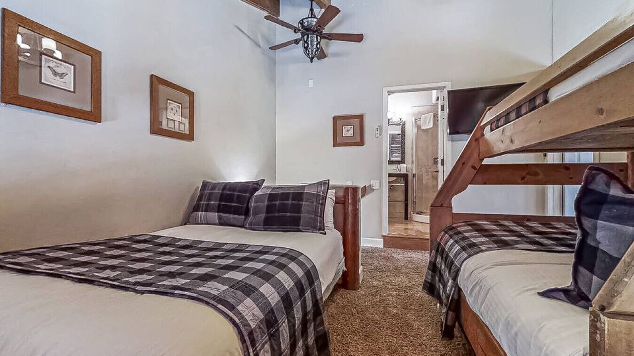 Photo of Bedroom in Mammoth Lakes