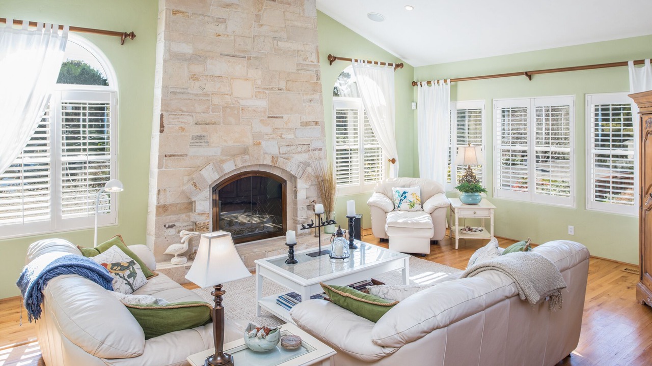 Photo of Livingroom in Del Rey Oaks