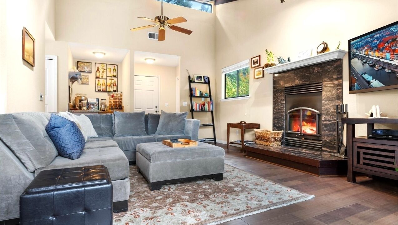 Photo of Livingroom in Guerneville
