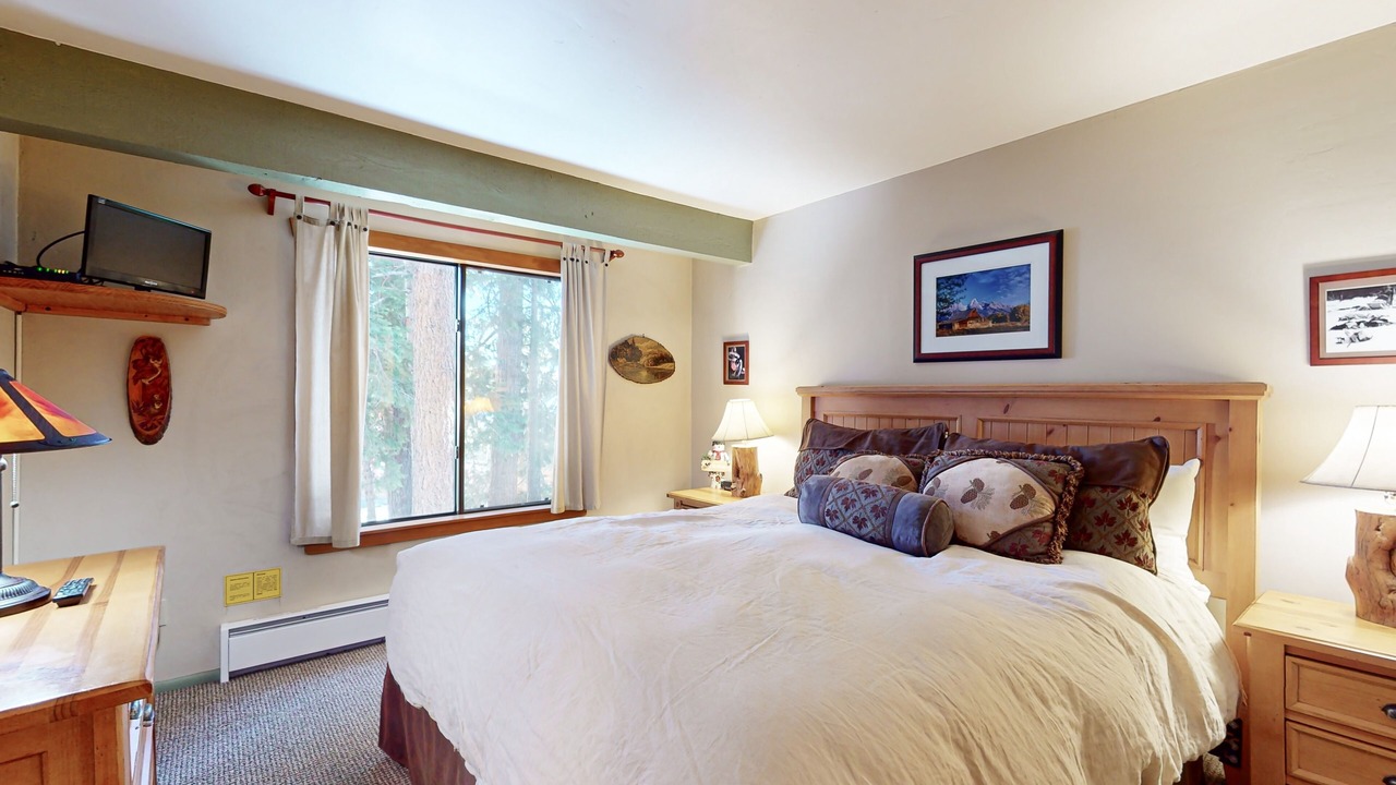 Photo of Bedroom in Mammoth Lakes