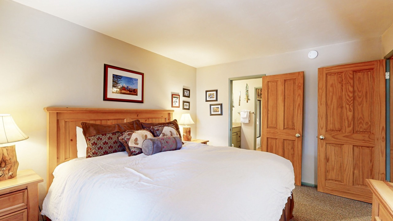 Photo of Bedroom in Mammoth Lakes