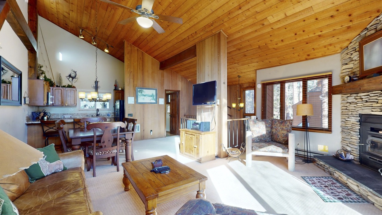 Photo of Livingroom in Mammoth Lakes