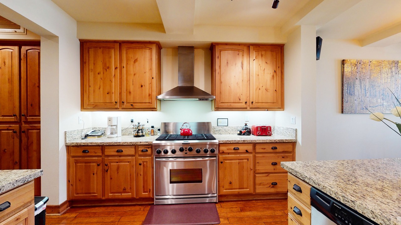 Photo of Kitchen in Mammoth Lakes
