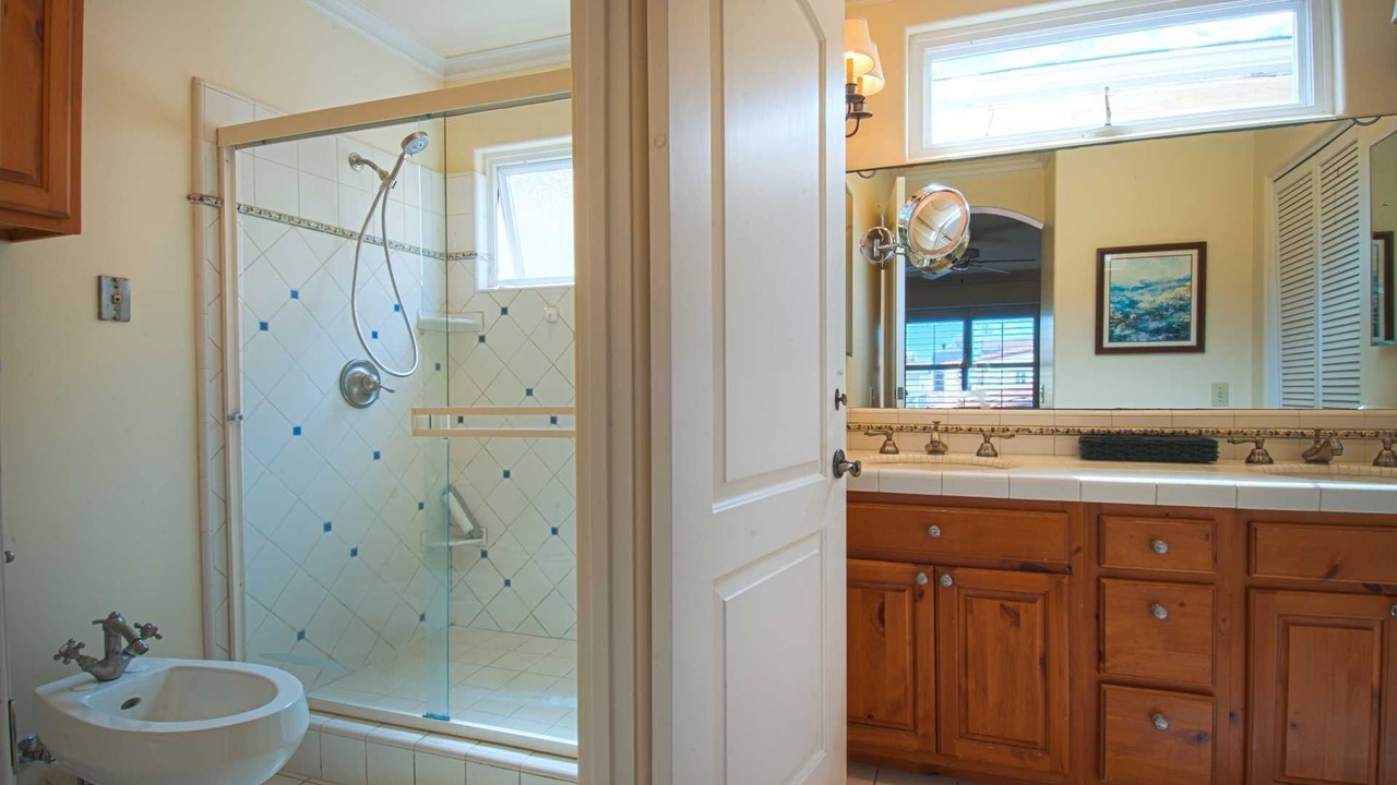 Photo of Bathroom in Balboa Peninsula