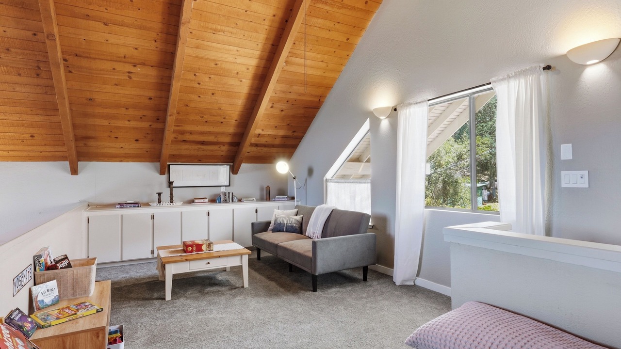 Photo of Livingroom in Oakhurst