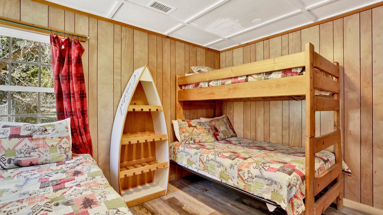 Photo of Bedroom in Big Bear Lake