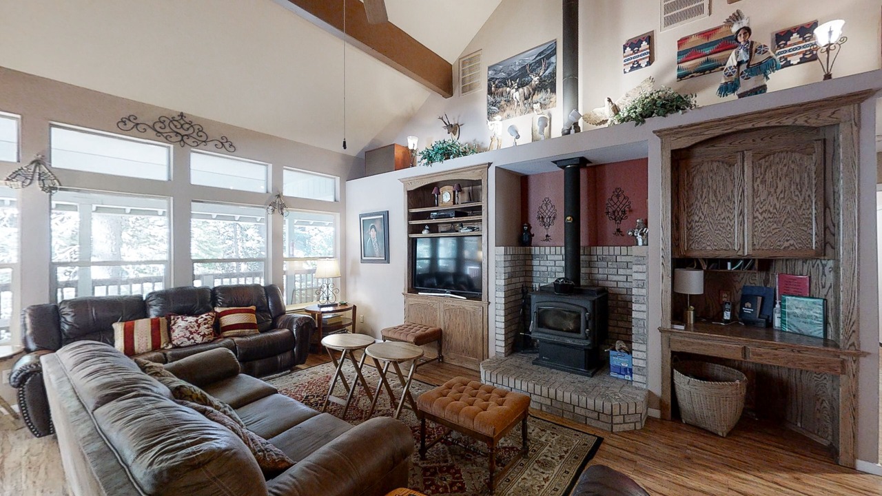 Photo of Livingroom in Shaver Lake