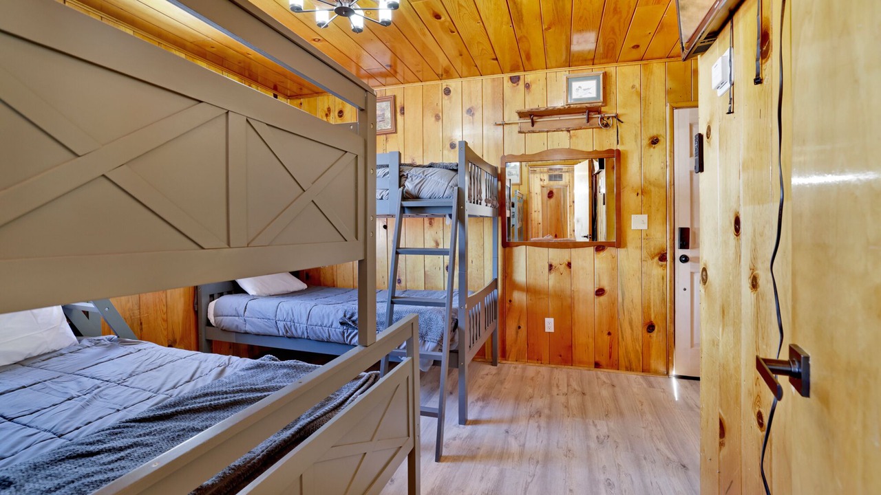 Photo of Bedroom in Big Bear Lake