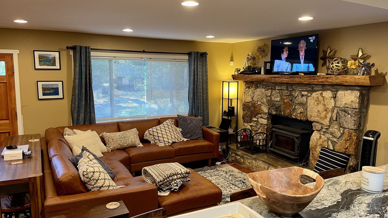 Photo of Livingroom in Tahoma