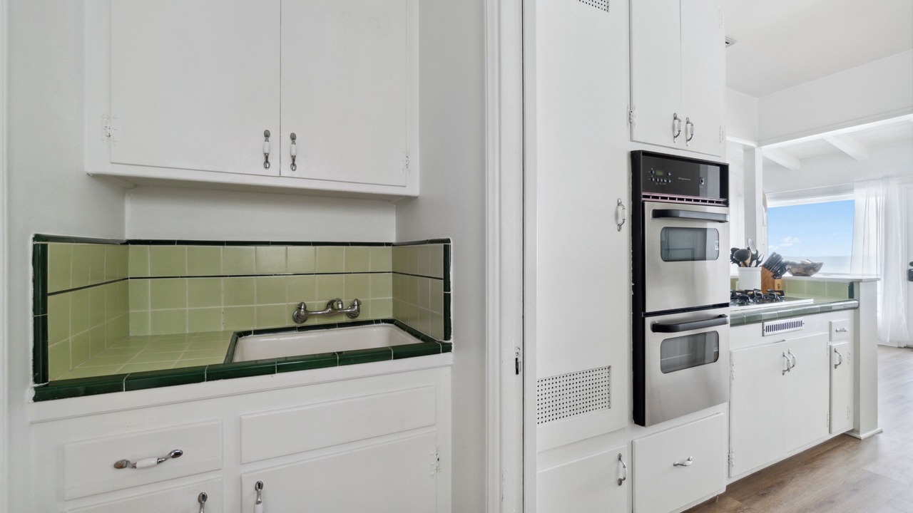 Photo of Kitchen in Eastern Malibu