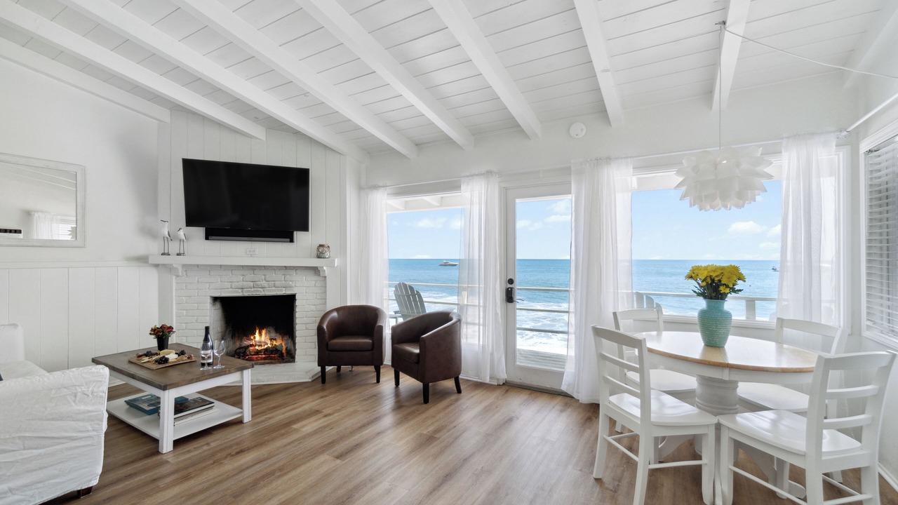 Photo of Livingroom in Eastern Malibu