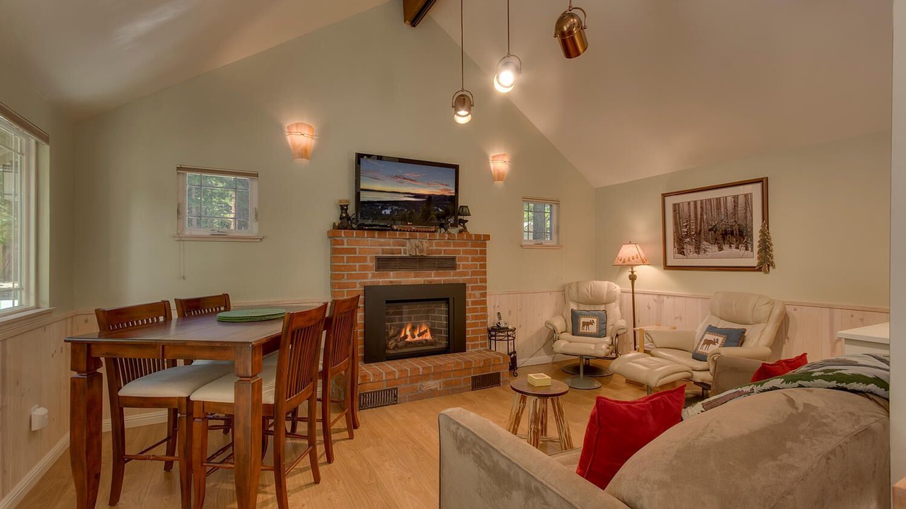 Photo of Livingroom in Tahoma