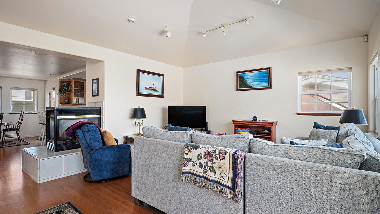 Photo of Livingroom in Marine Terrace