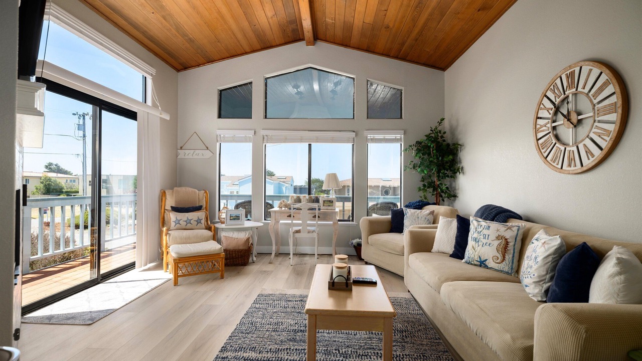 Photo of Livingroom in Marine Terrace