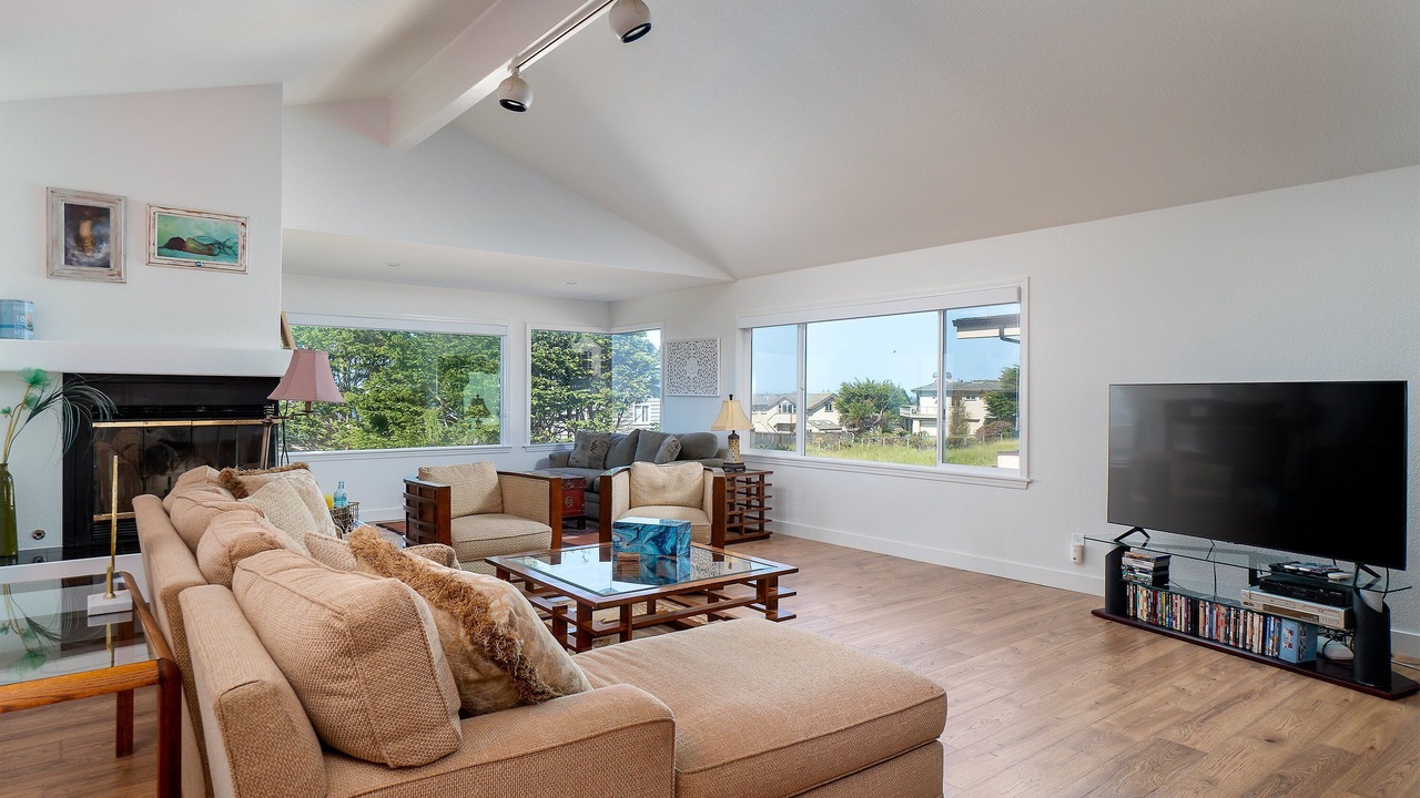 Photo of Livingroom in Marine Terrace