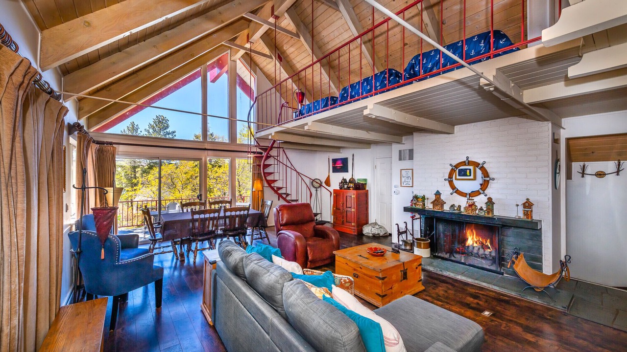 Photo of Livingroom in Cedar Glen