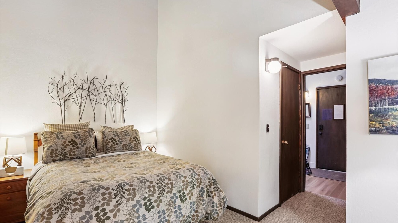 Photo of Bedroom in Dollar Point