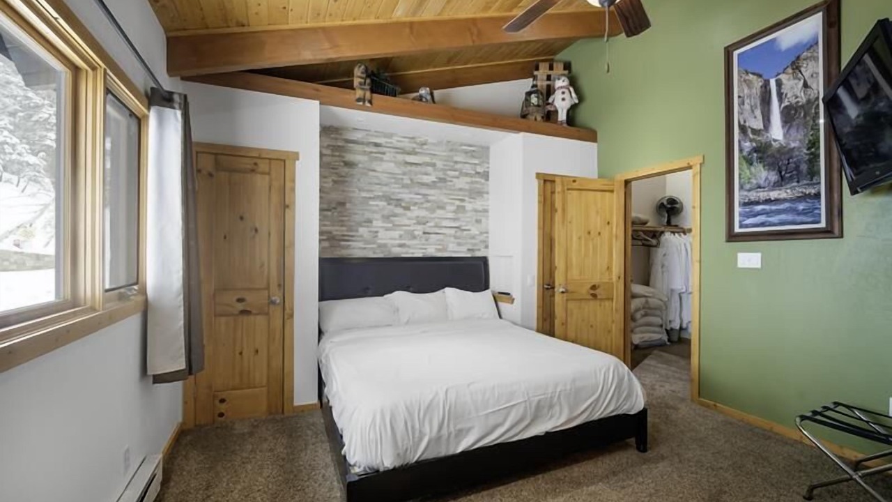 Photo of Bedroom in Mammoth Lakes