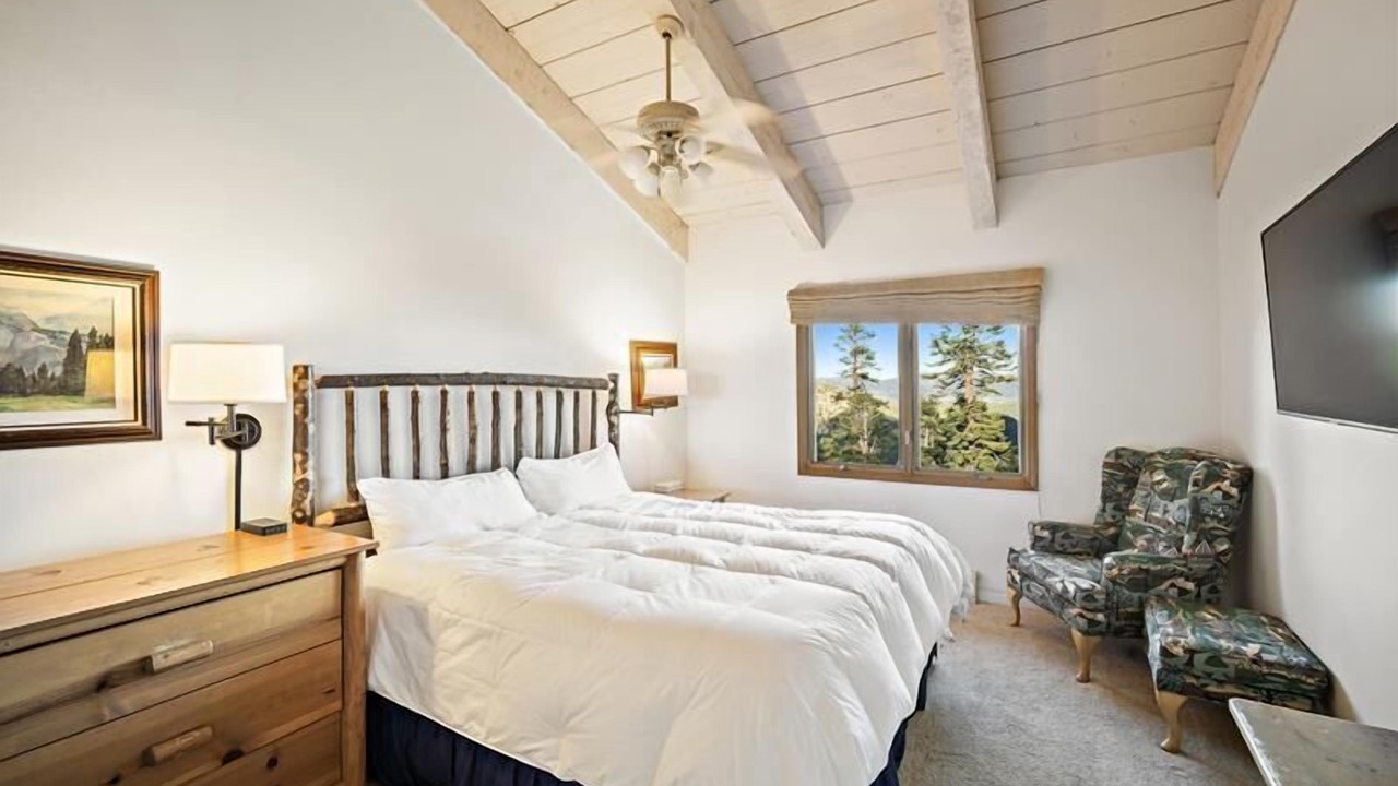 Photo of Bedroom in Mammoth Lakes