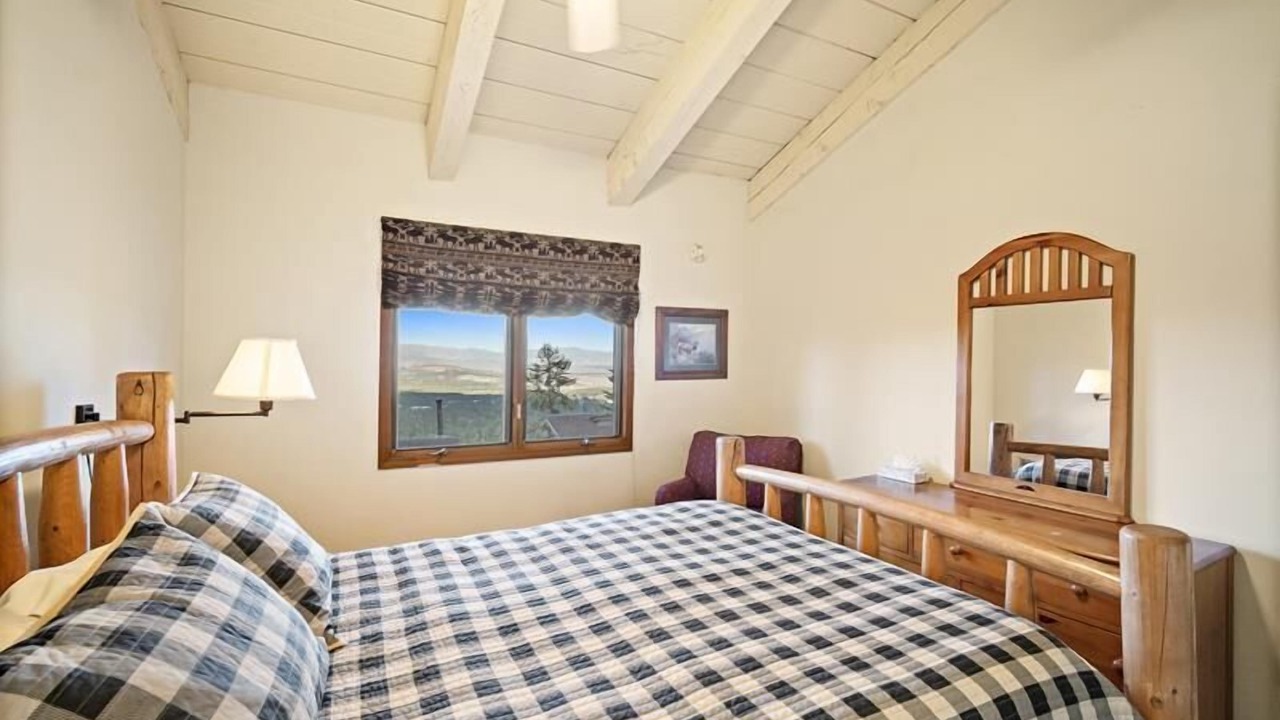 Photo of Bedroom in Mammoth Lakes
