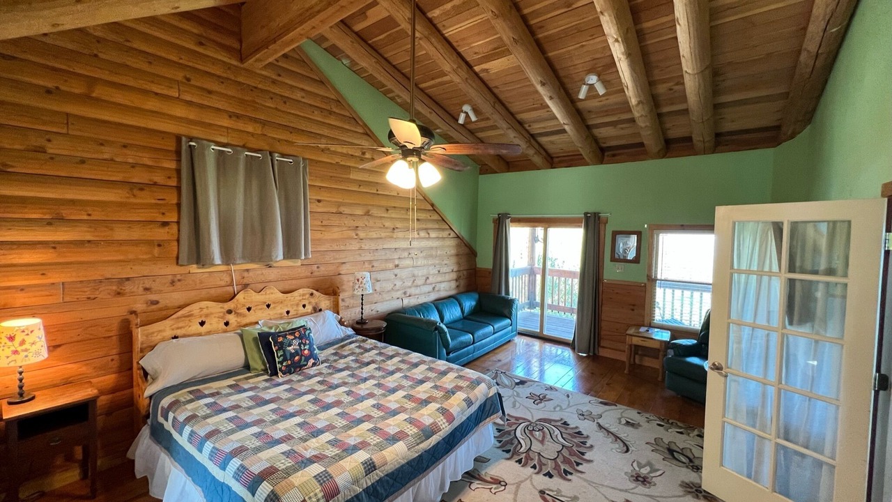 Photo of Bedroom in Groveland