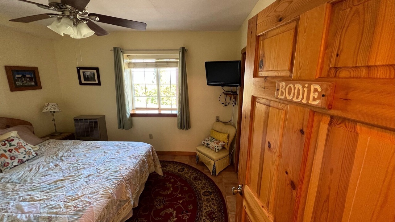 Photo of Bedroom in Groveland