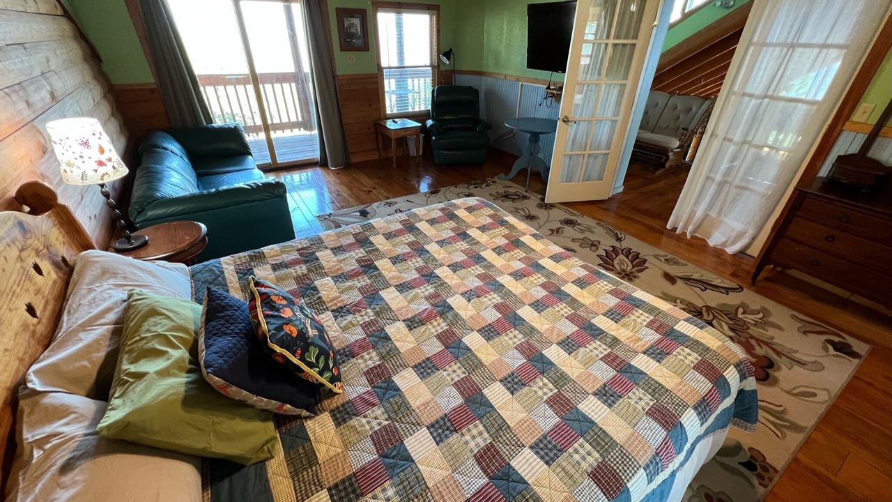 Photo of Bedroom in Groveland